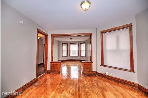 Building Photo - 4 br, 2 bath Apartment - 6237 S Rhodes Ave