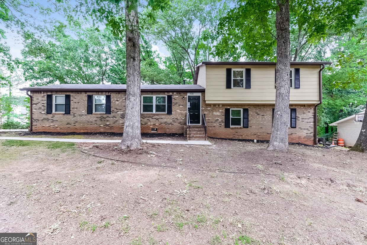 Primary Photo - 2830 Botany Dr