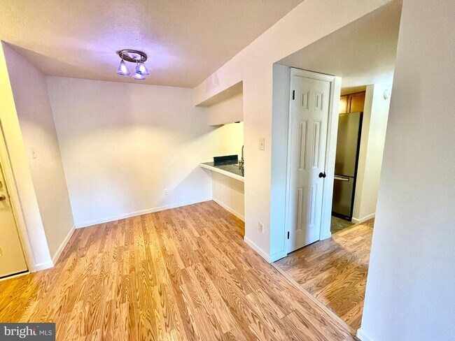 Building Photo - 158 Berwick Pl