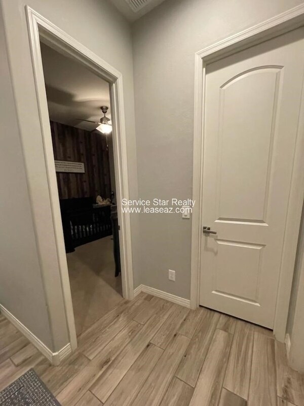 Foto del edificio - 7642 W Glass Ln