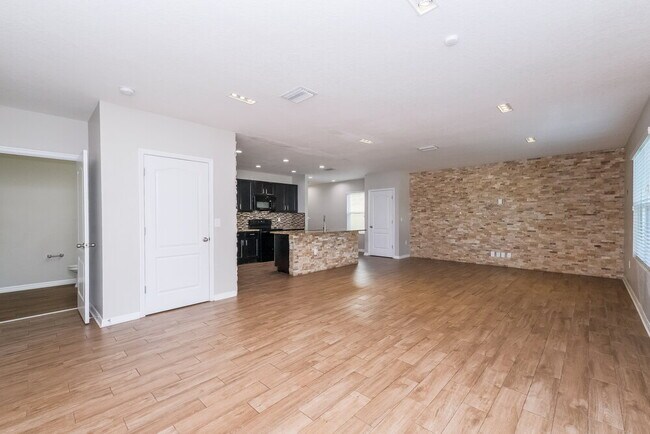 Building Photo - 12009 Suburban Sunrise St