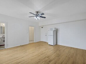 Building Photo - 841 Serrano Ave
