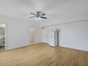 Building Photo - 841 Serrano Ave