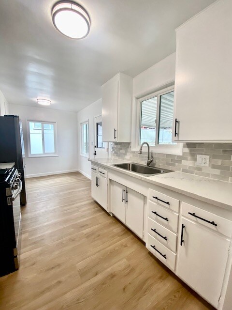 kitchen - 10421 Newhome Ave