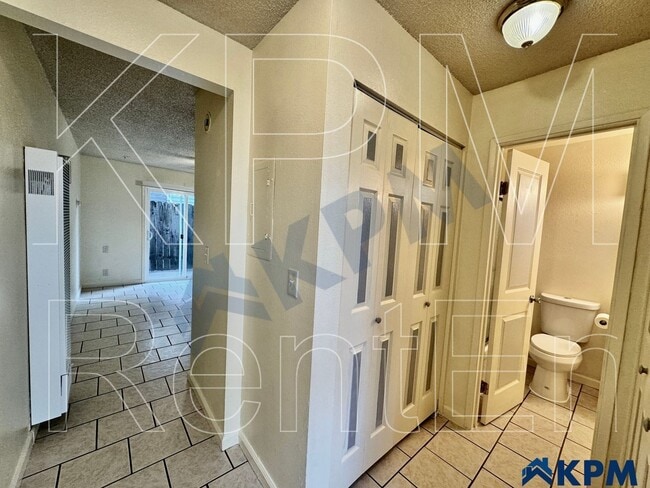 Foto del edificio - 1028 N Commerce St