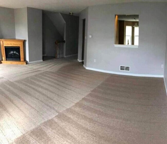 Foto del edificio - 1464 Meadowbrook Dr