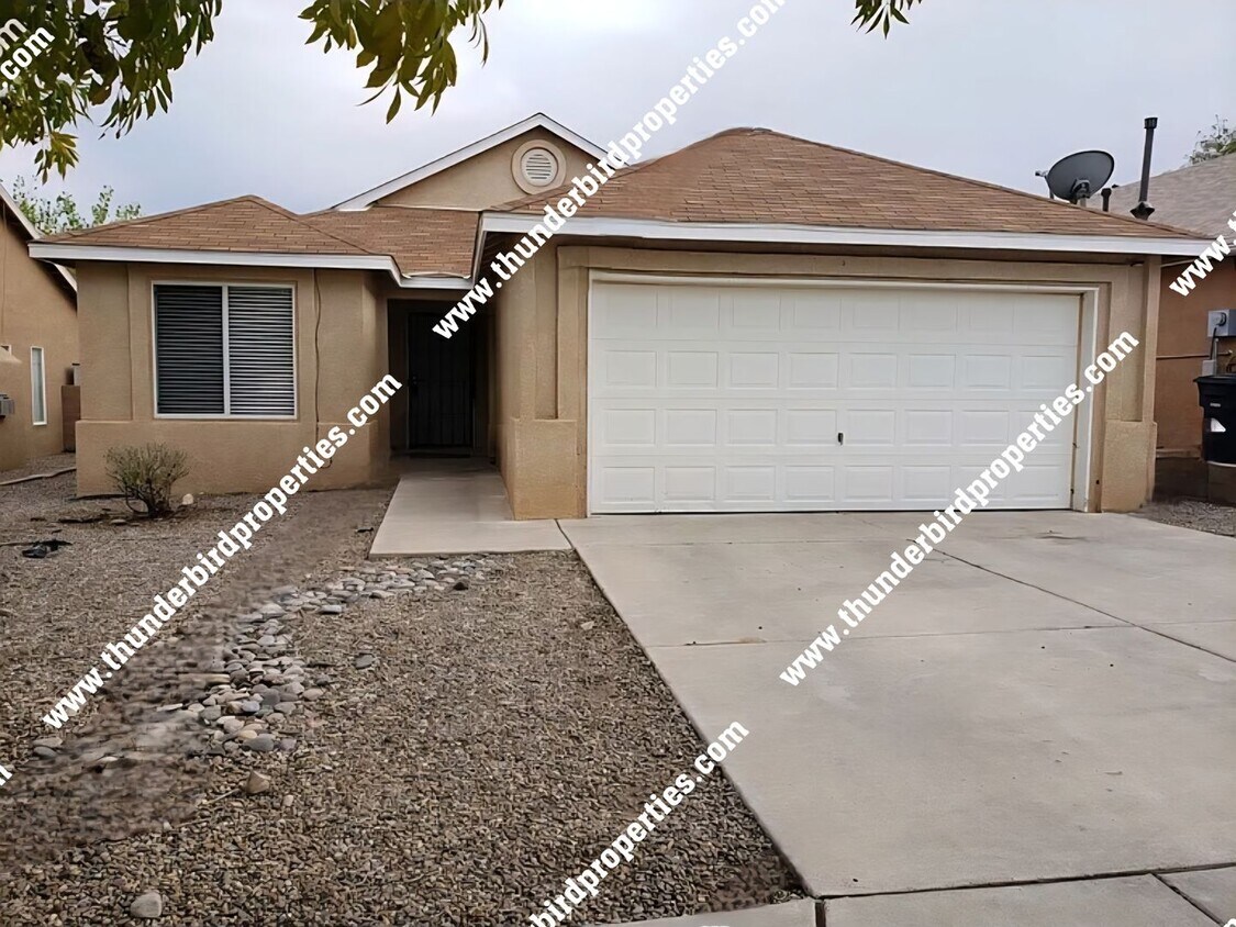 Primary Photo - Great location - 4 Bedroom, 2 Bathroom, 2 ...