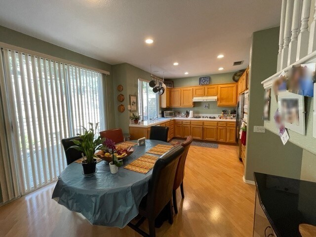 Foto del edificio - Warm & Welcoming 3 BR House in Beautiful G...