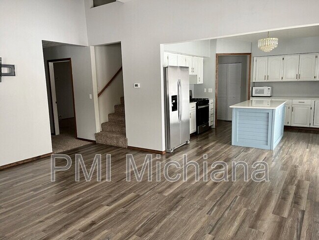 Building Photo - 19901 Oakdale Ave