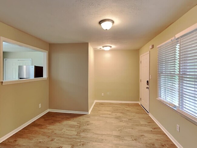 Building Photo - 5675 Elmtree Dr