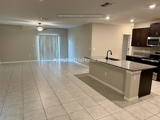 Building Photo - Single Family Home - 6 Bedroom
