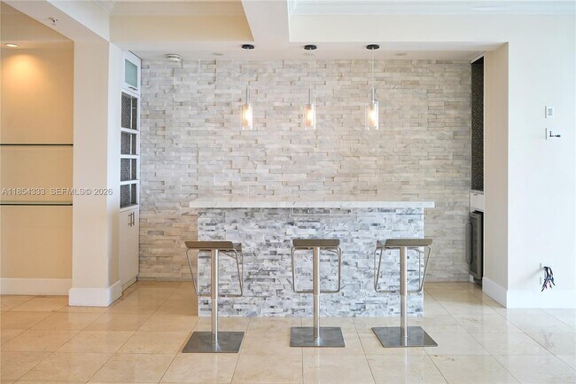 Building Photo - 848 Brickell Key Dr