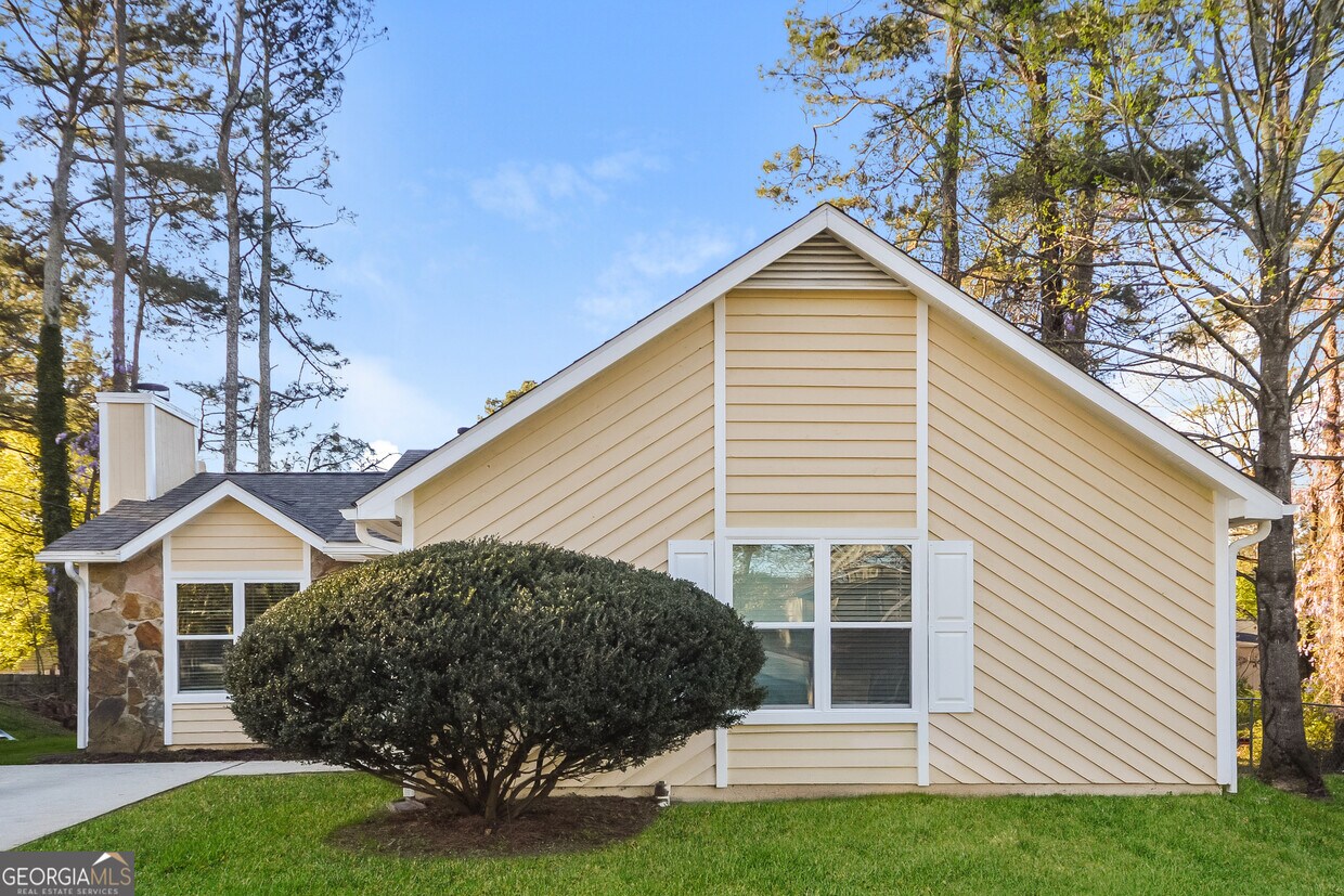 Foto principal - 6096 Creekford Dr