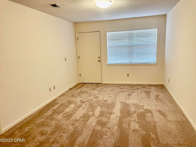 Foto del edificio - 5527 Hilltop Ave