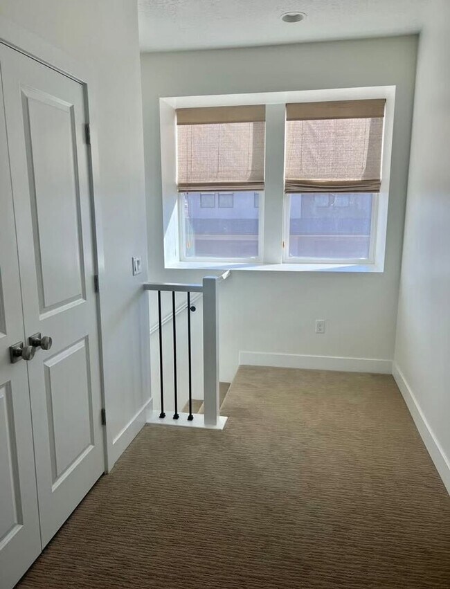 Foto del edificio - Gorgeous Townhome with Community Pool and Amenities