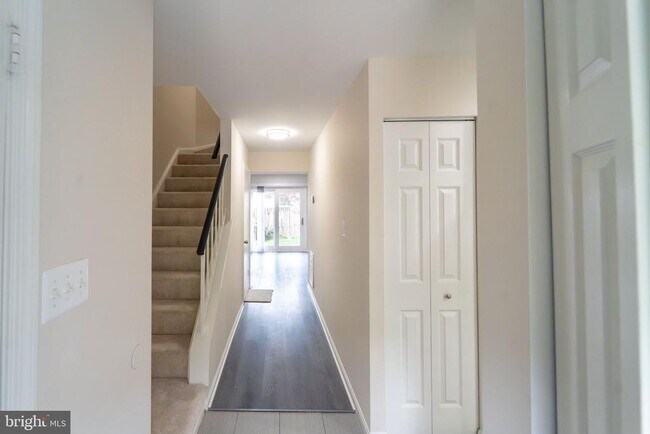 Foto del edificio - 2055 Pilgrim Dr