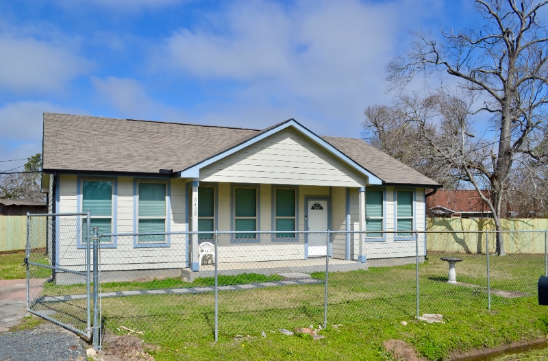 Primary Photo - 6409 Carver Rd