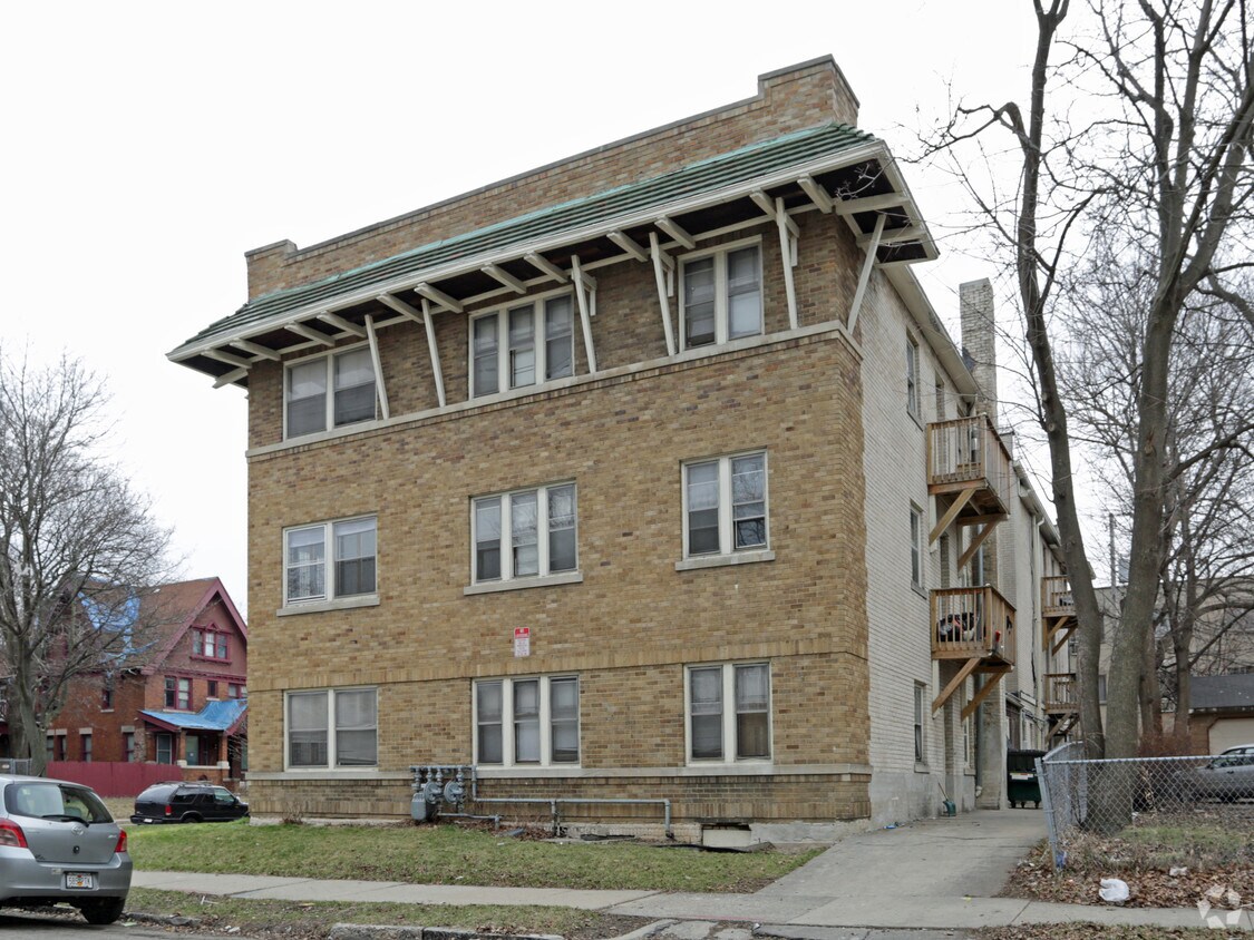 28042810 W Kilbourn Ave, Milwaukee, WI 53208 Apartments in Milwaukee