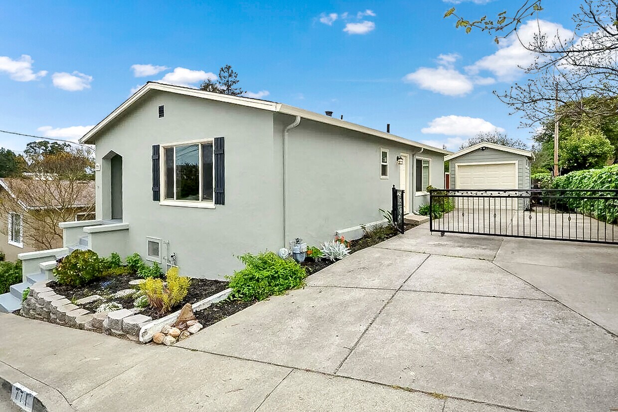Foto principal - 771 Smith Ave