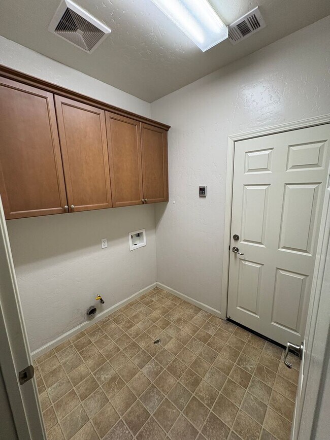 Foto del edificio - Lovely home available now!