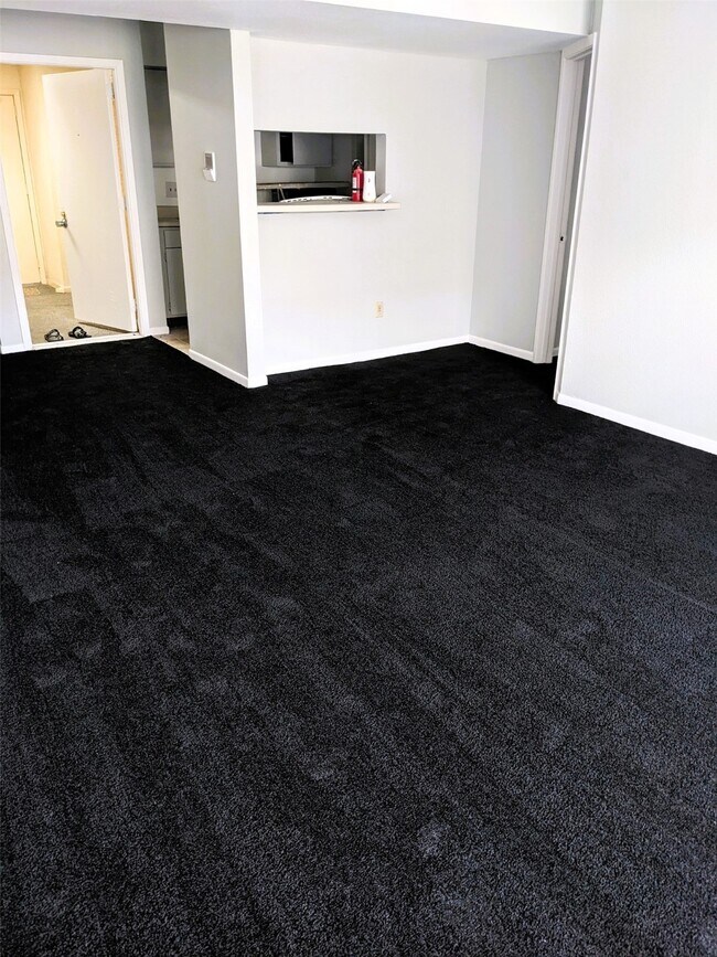 Building Photo - 8421 Hearth Dr