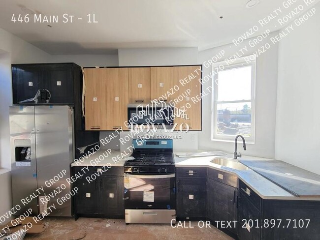Foto del edificio - 446 Main St- 4 bedroom in East Orange