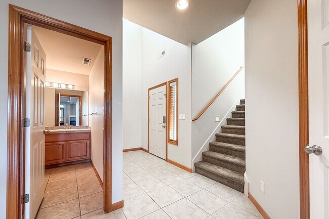 Foto del edificio - Beautiful 4-Bedroom Townhome in South Richland