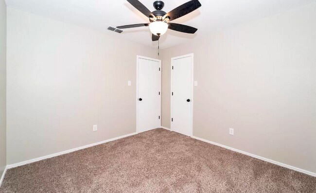 Building Photo - Bright, updated home!