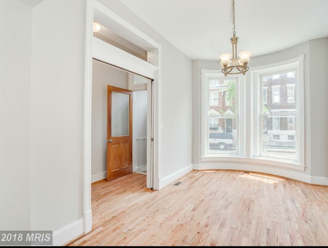 Building Photo - 418 E 22nd St