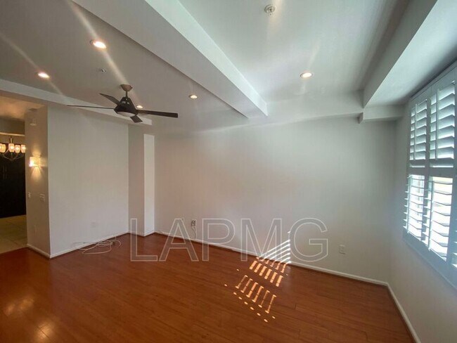 Foto del edificio - 201 E Angeleno Ave