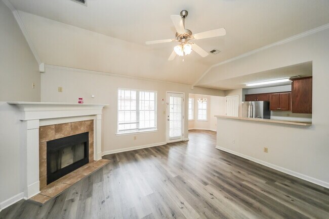 Foto del edificio - 4230 Ravenwood Dr N