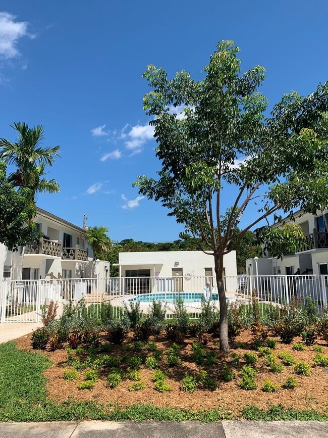 Interior Photo - Eden House - 3601 Van Buren St Hollywood, FL 33021