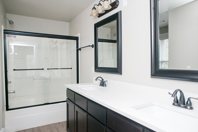 Building Photo - Modern Style Home Minutes from Campus and ...