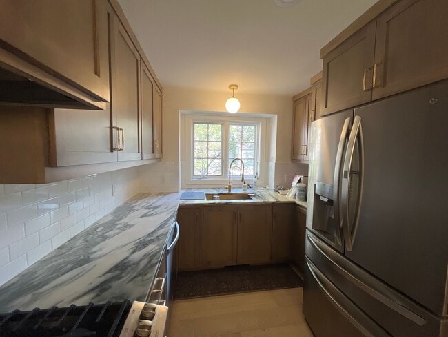 Foto del edificio - Welcome to this updated townhome in Northe...