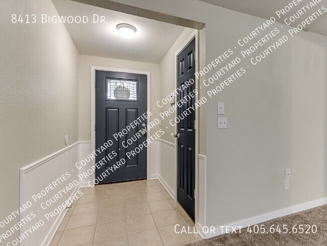Foto del edificio - 8413 Bigwood Dr
