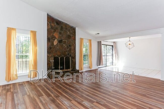 Building Photo - 135 Beethoven Ct