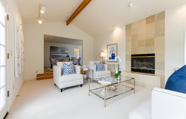 Building Photo - Lovely South Los Altos Home w/ Gardener's ...