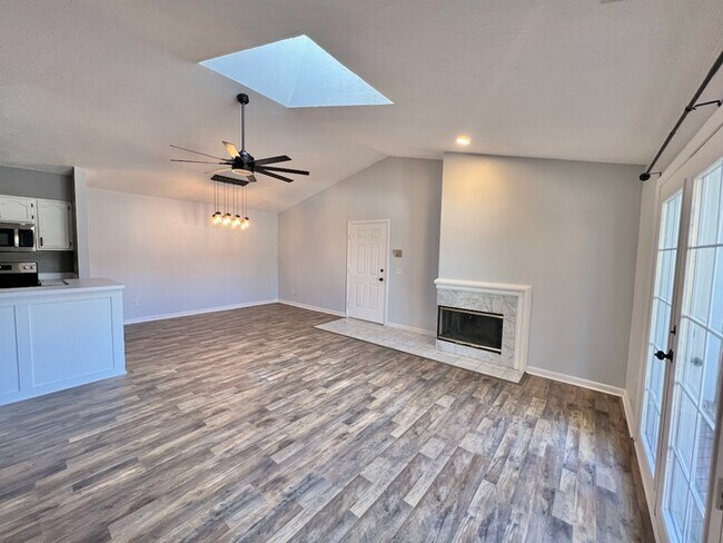 Foto del edificio - Light-Filled Loveland Condo with Upgrades!