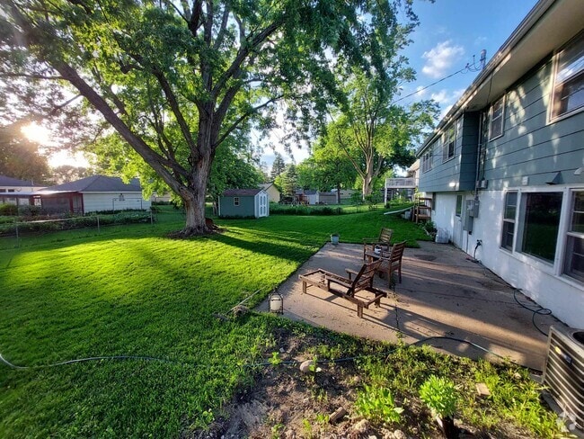 Building Photo - 4725 Winnetka Ave N