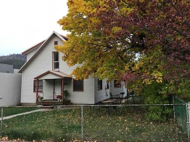 Building Photo - MOVE IN SPECIAL:  ONE HALF OFF FIRST MONTH...