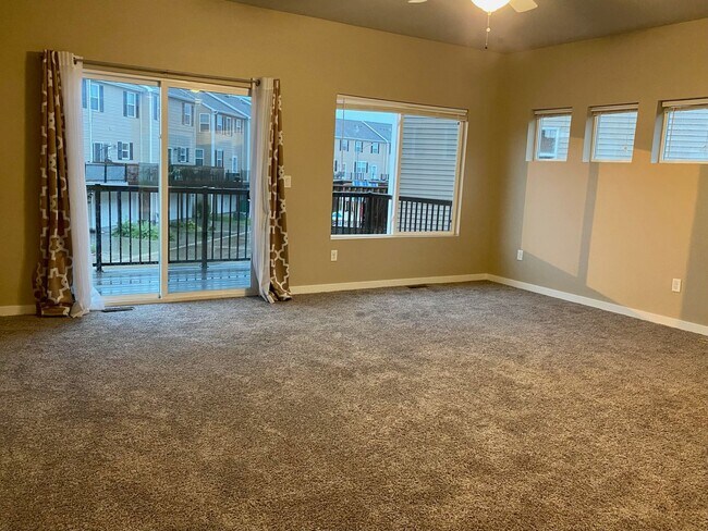 Foto del edificio - Sublease - 3 Bedroom Ankeny Townhome Avail...