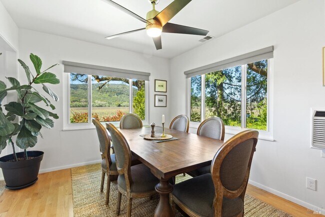 Foto del edificio - 6115 Dry Creek Rd