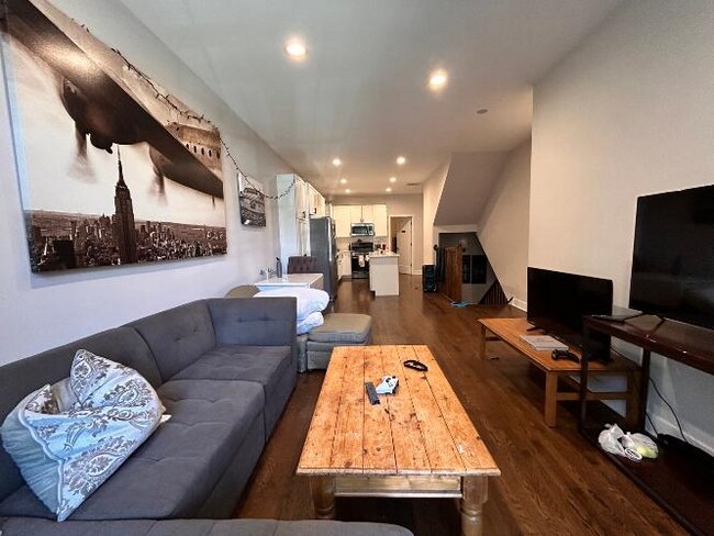 Foto del edificio - 2639 N Wayne Ave