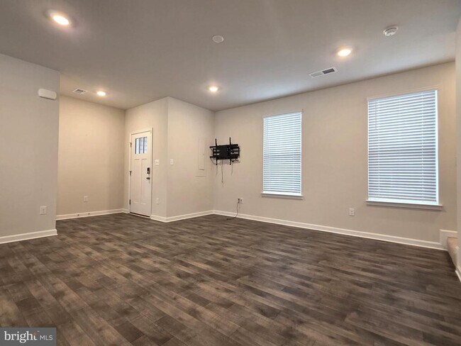 Building Photo - 71 Filbert Dr