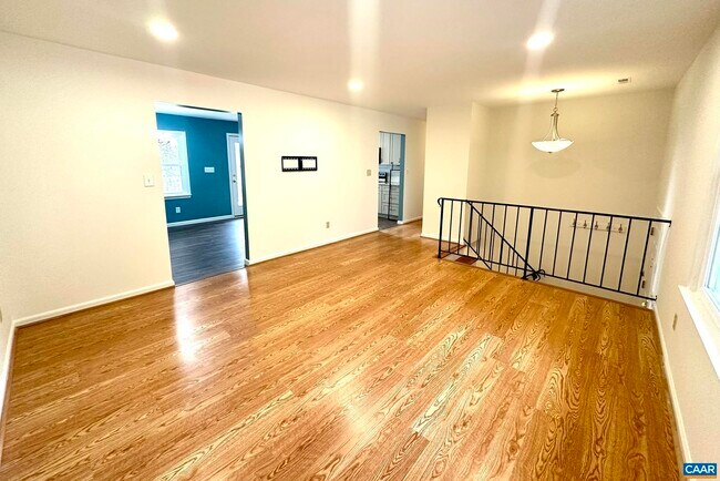 Foto del edificio - 3501 Glenaire Dr