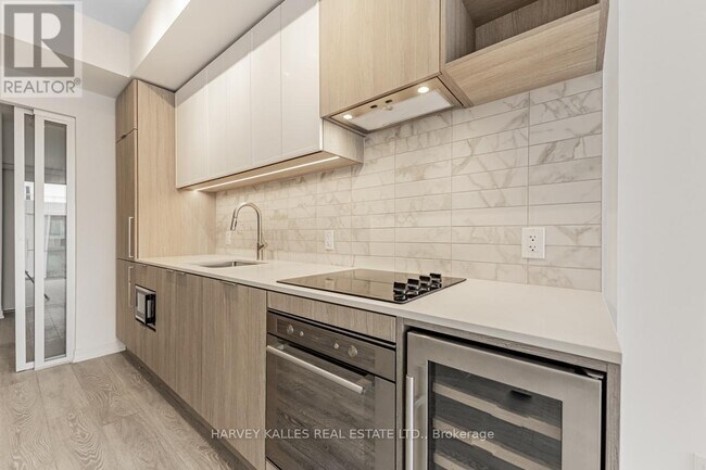 Building Photo - 2020 Bathurst St