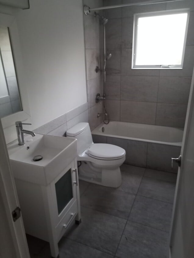 Foto principal - 88-07 62nd Ave