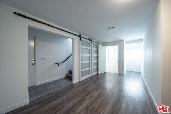 Foto del edificio - 5941 Barton Ave