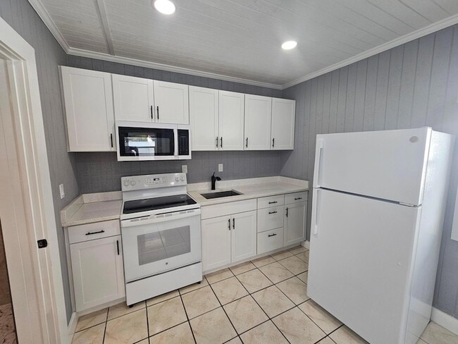 Building Photo - 425 Ardmore Rd