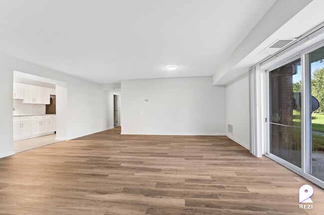 Building Photo - 6529 Hil-Mar Dr